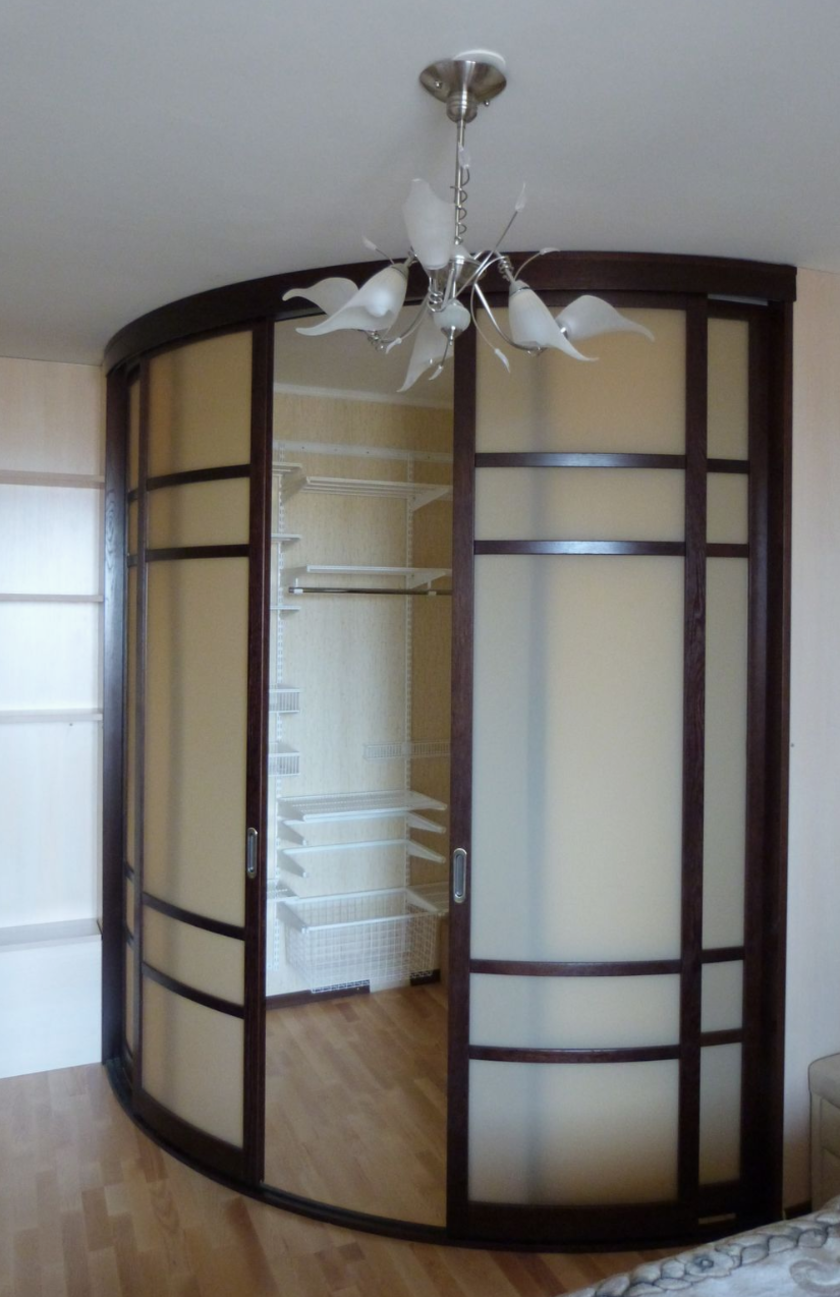 Радиусная полукруглая угловая гардеробная комната Усть-Илимск