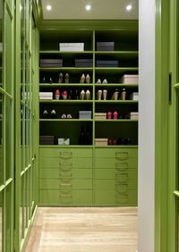 Г-образная гардеробная комната в зеленом цвете Усть-Илимск
